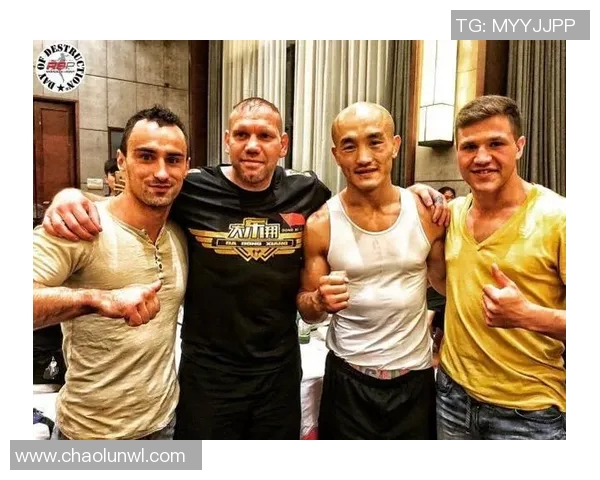 一龙与西提猜巅峰对决谁能称霸搏击界引发热议与期待